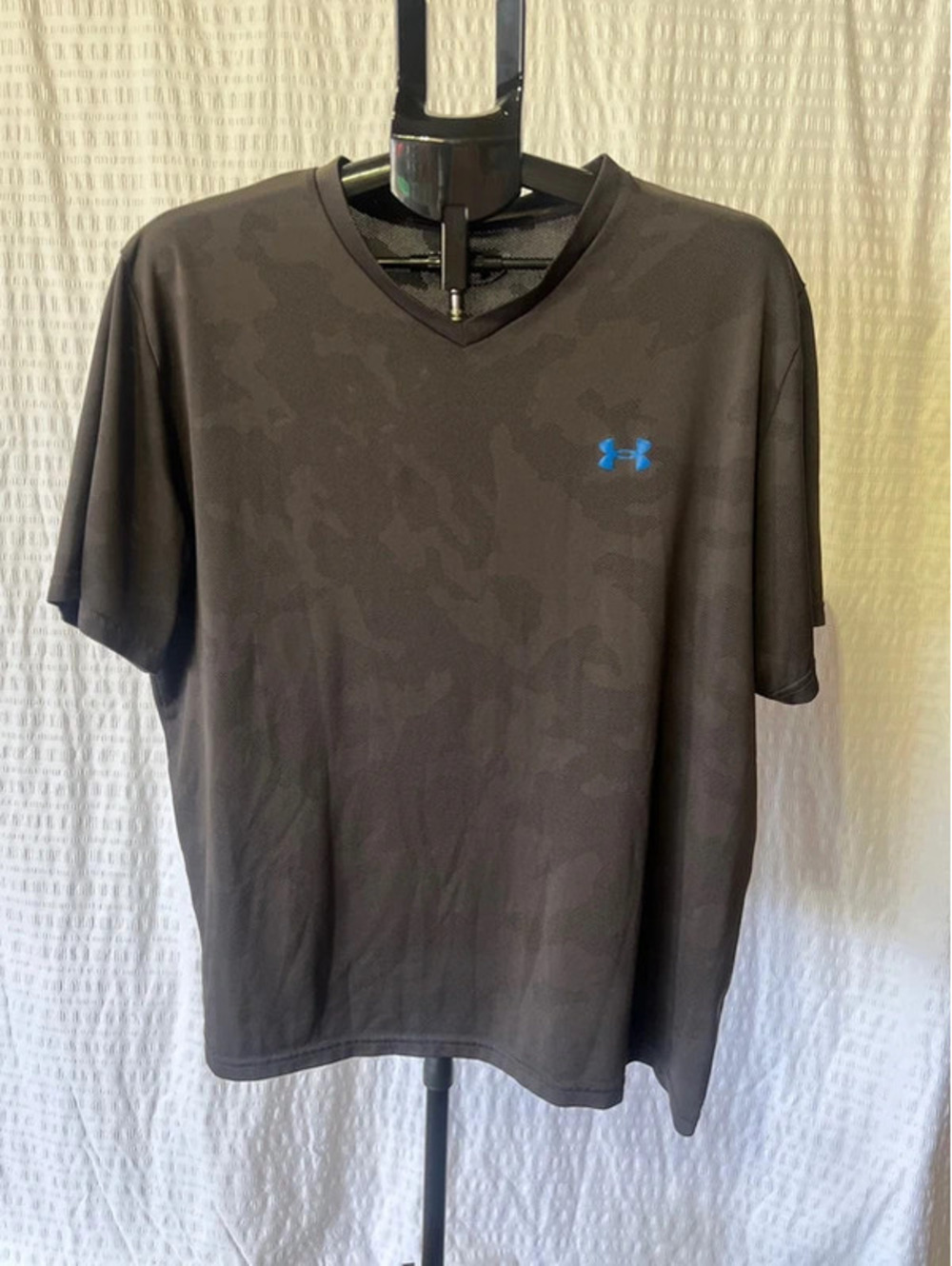 Under Armour XXL V Neck Tee